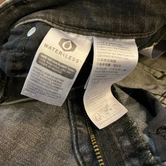 Levi's Black High Rise Jean Shorts - Picture 4 of 4